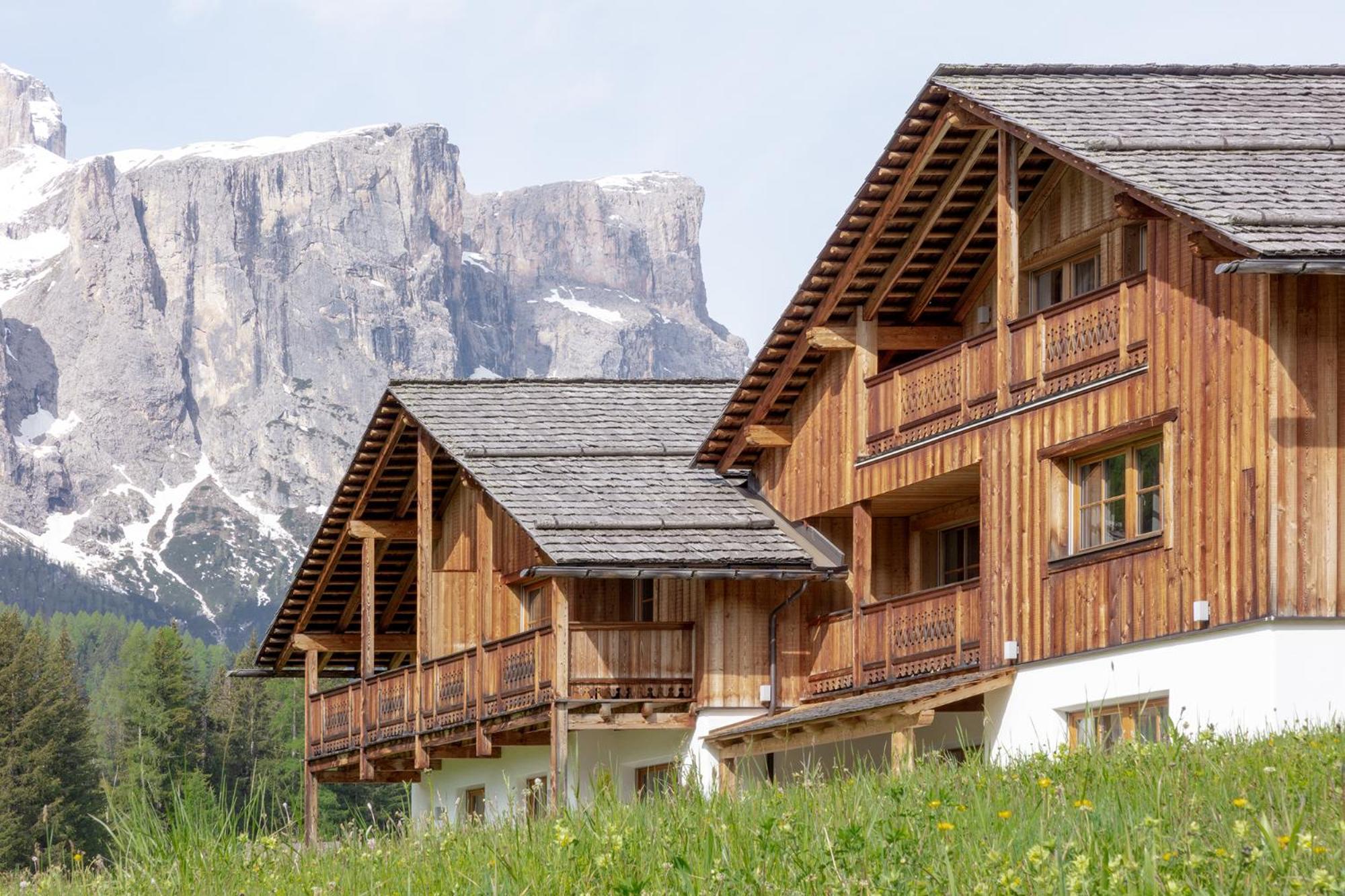 Chalet Ciasa Tino & Sara - Belaval Apartments Corvara In Badia Bagian luar foto