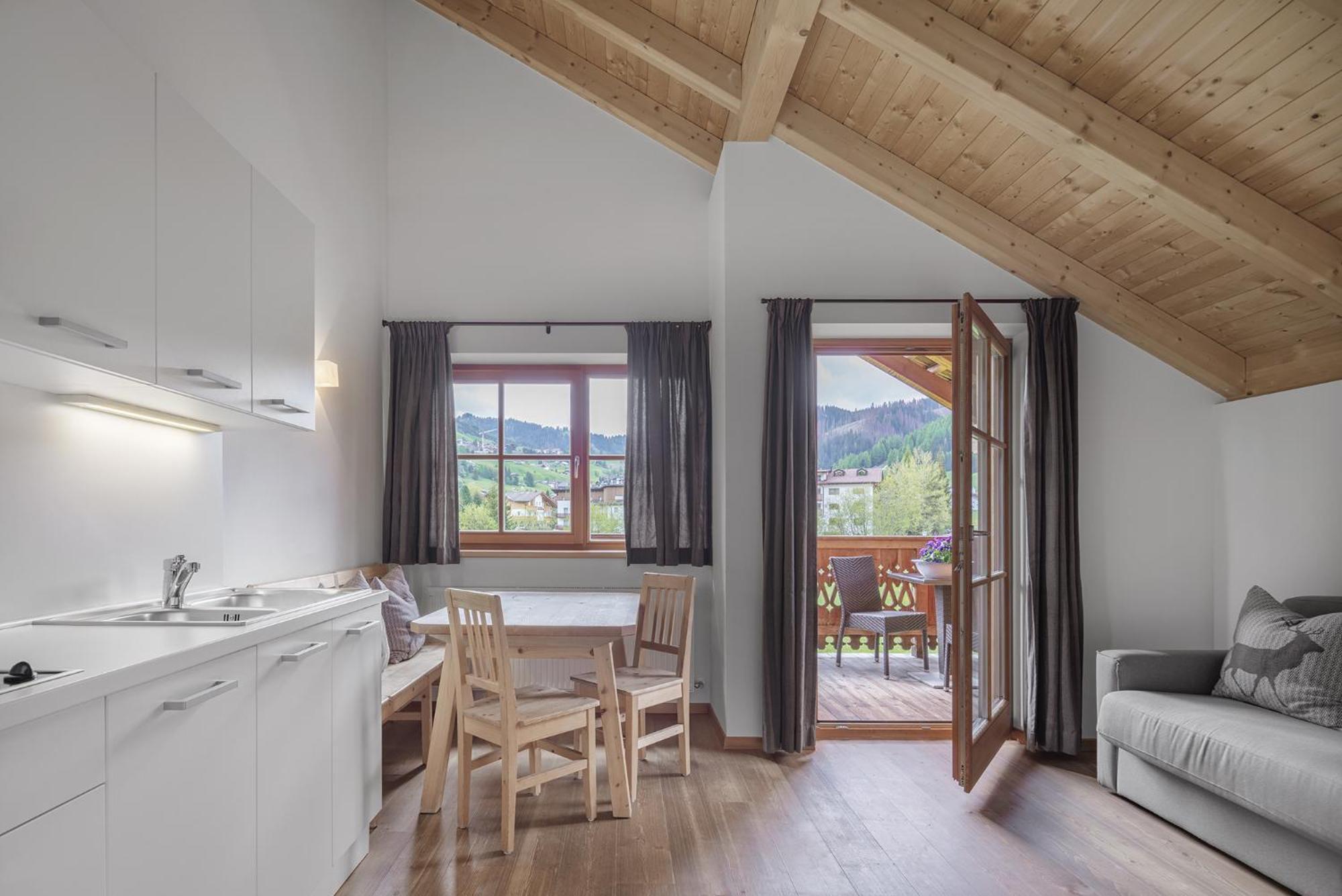 Chalet Ciasa Tino & Sara - Belaval Apartments Corvara In Badia Bagian luar foto