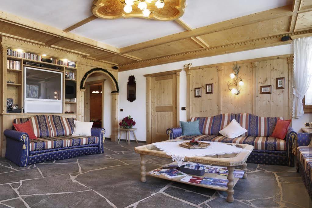 Chalet Ciasa Tino & Sara - Belaval Apartments Corvara In Badia Bagian luar foto